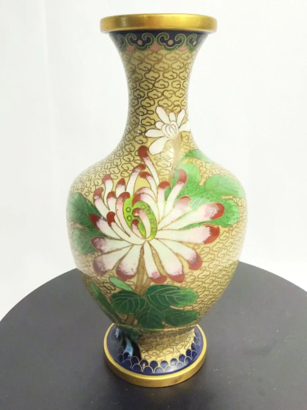 Chinese Vintage Cloisonné Green Vase Gold Cloud Pattern Floral Enamel Brass 7”